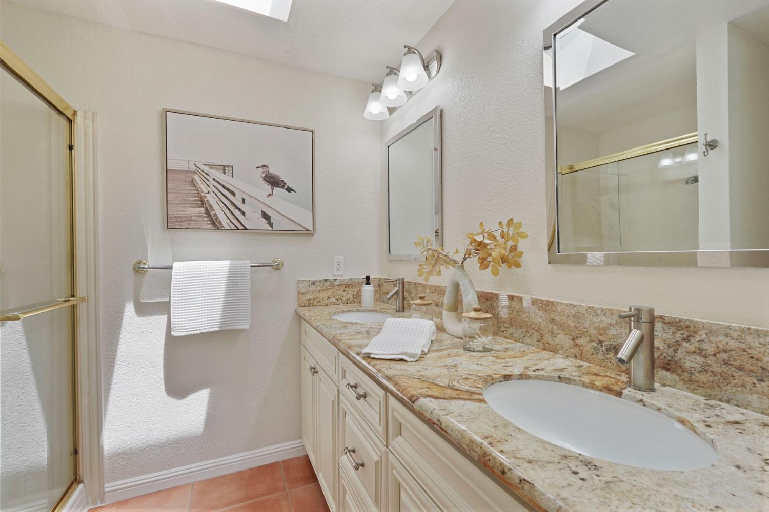 Detail Gallery Image 27 of 52 For 411 King Rd, Roseville,  CA 95678 - 4 Beds | 3 Baths