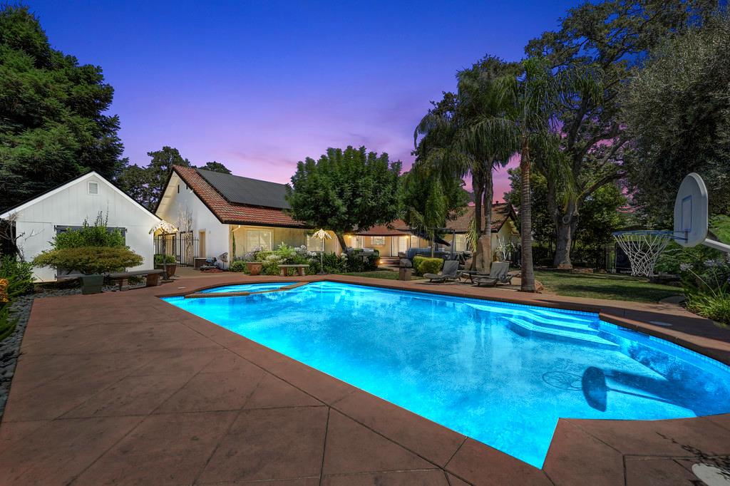 Detail Gallery Image 10 of 61 For 1801 Arroyo Dr, Auburn,  CA 95603 - 5 Beds | 4/1 Baths