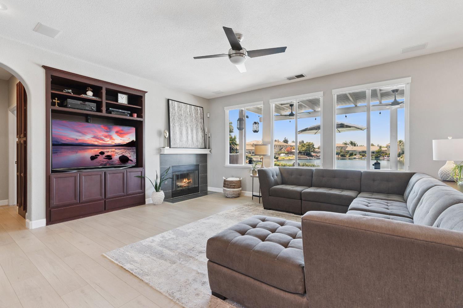 Detail Gallery Image 15 of 67 For 3021 Edgeview Dr, Modesto,  CA 95355 - 5 Beds | 3/1 Baths