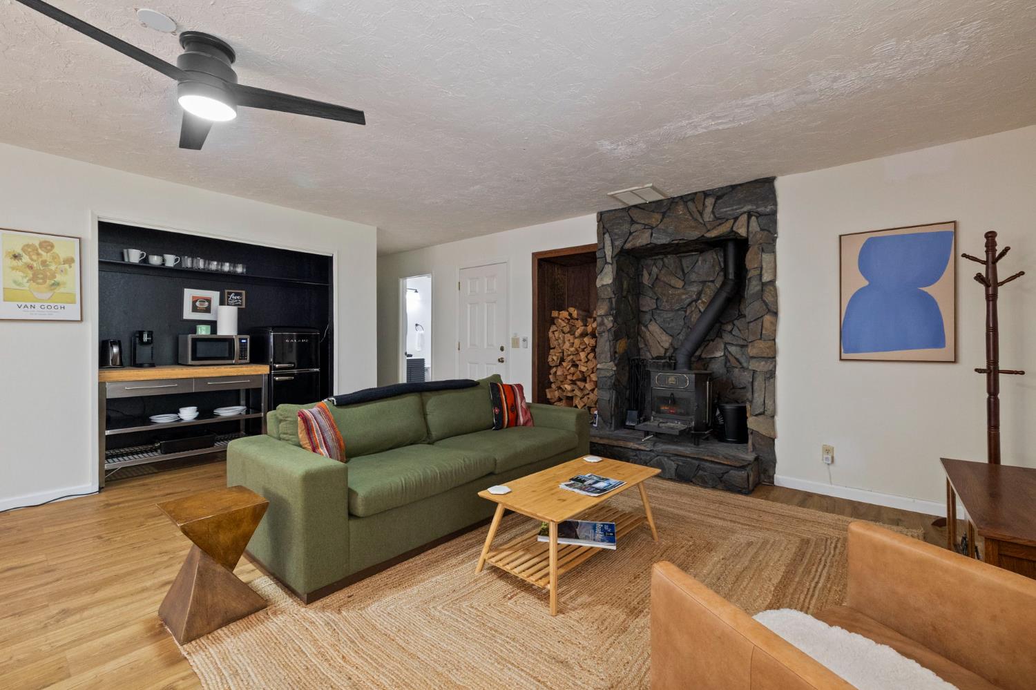 Detail Gallery Image 9 of 55 For 20018 Pine Mountain Dr, Groveland,  CA 95321 - 3 Beds | 3 Baths