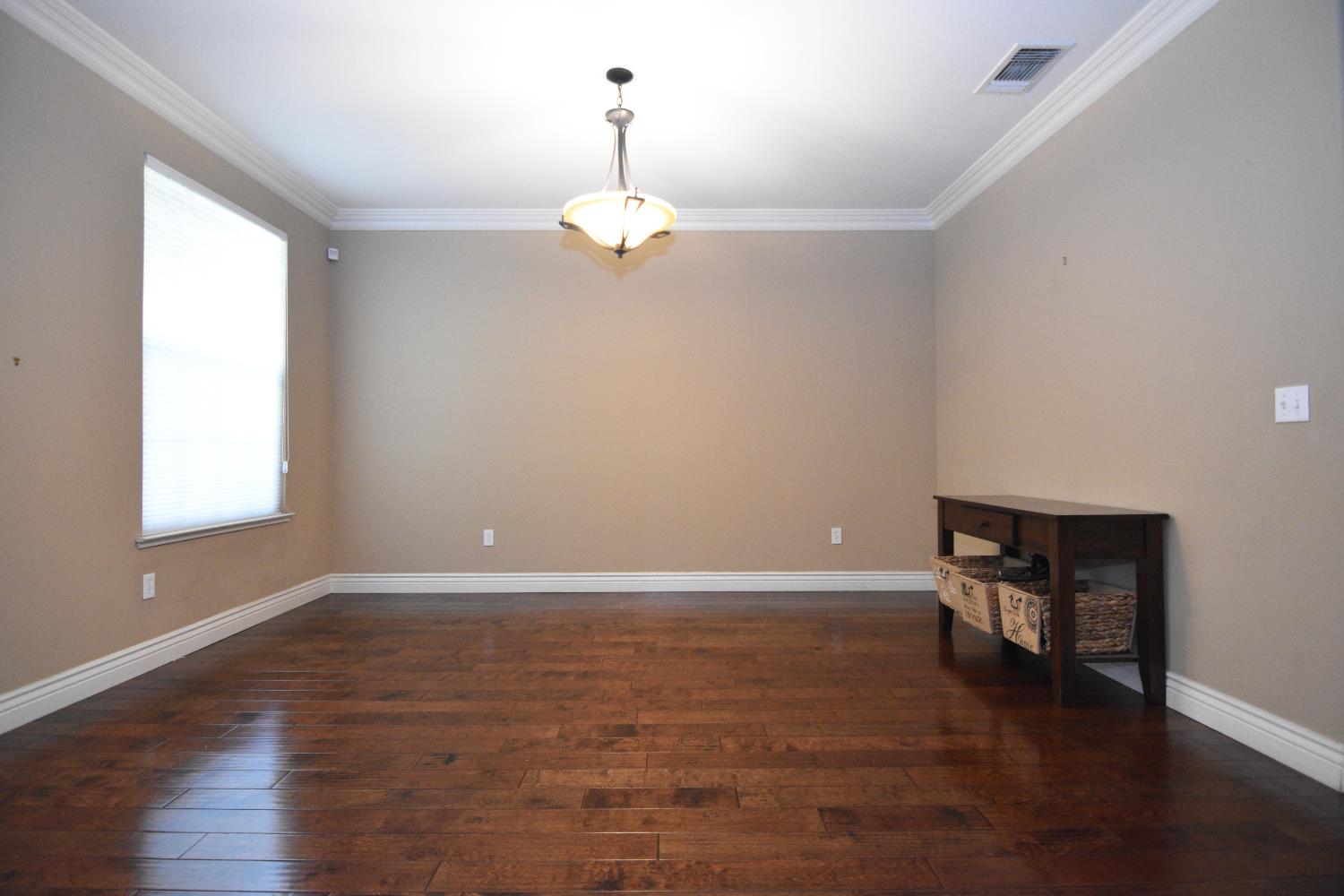 Detail Gallery Image 5 of 54 For 13702 Channel Ln, Waterford,  CA 95386 - 4 Beds | 3 Baths