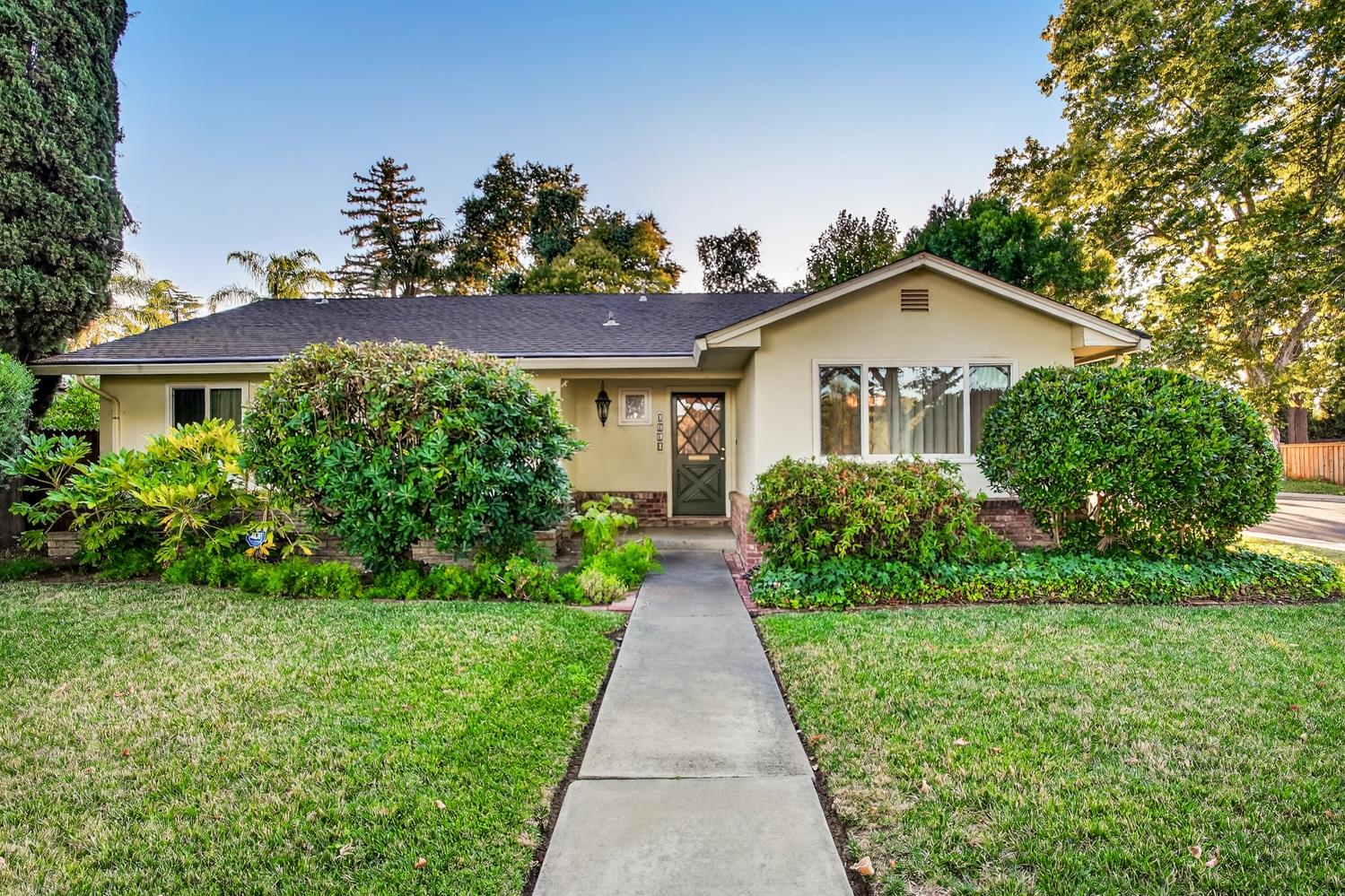Detail Gallery Image 1 of 22 For 1004 Elm, Woodland,  CA 95695 - 3 Beds | 3 Baths
