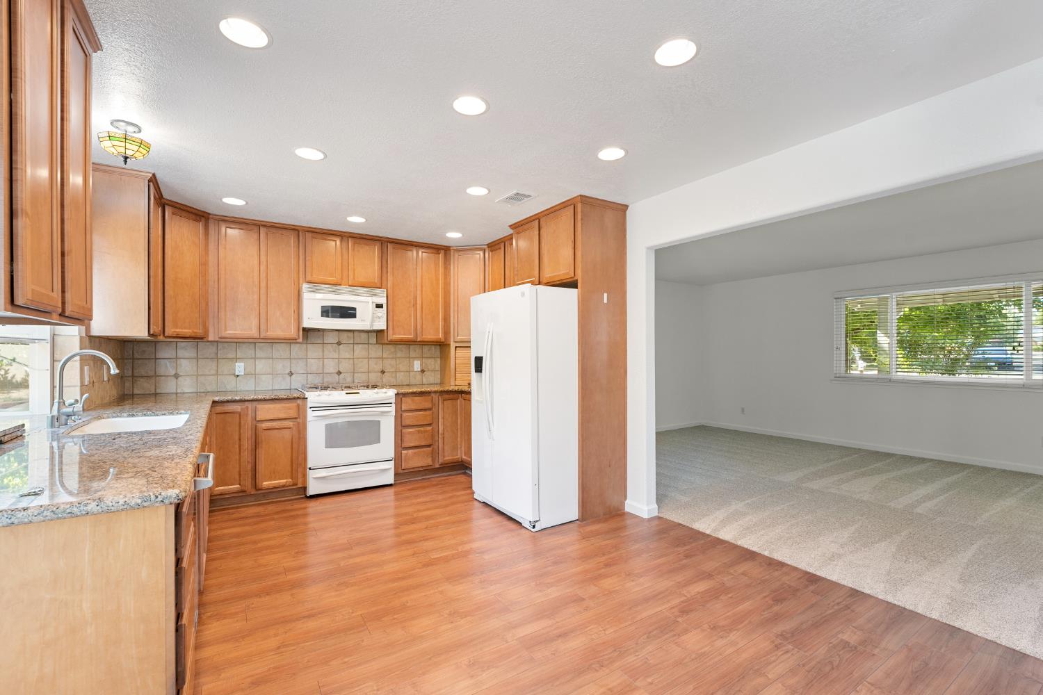 Detail Gallery Image 4 of 25 For 4509 Olivegate Dr, Fair Oaks,  CA 95628 - 4 Beds | 2/1 Baths