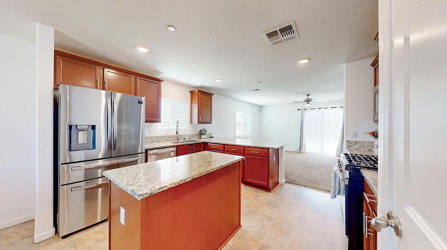 Detail Gallery Image 11 of 44 For 131 Sterling St, Los Banos,  CA 93635 - 3 Beds | 2 Baths