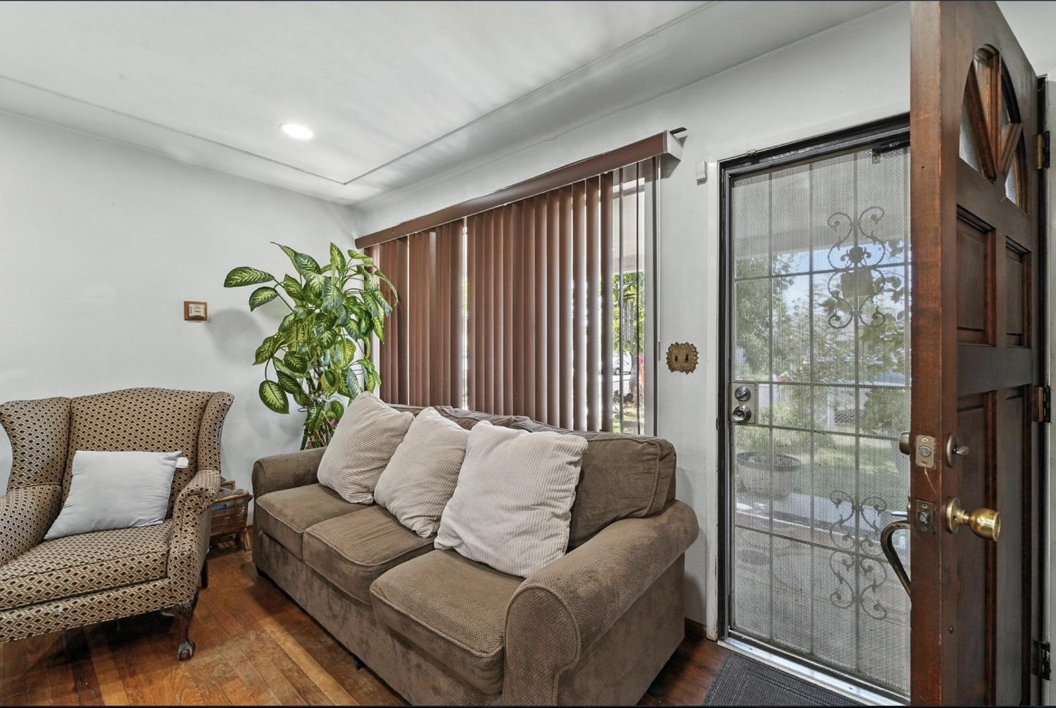 Detail Gallery Image 6 of 36 For 2713 Dale Ave, Ceres,  CA 95307 - 3 Beds | 2 Baths