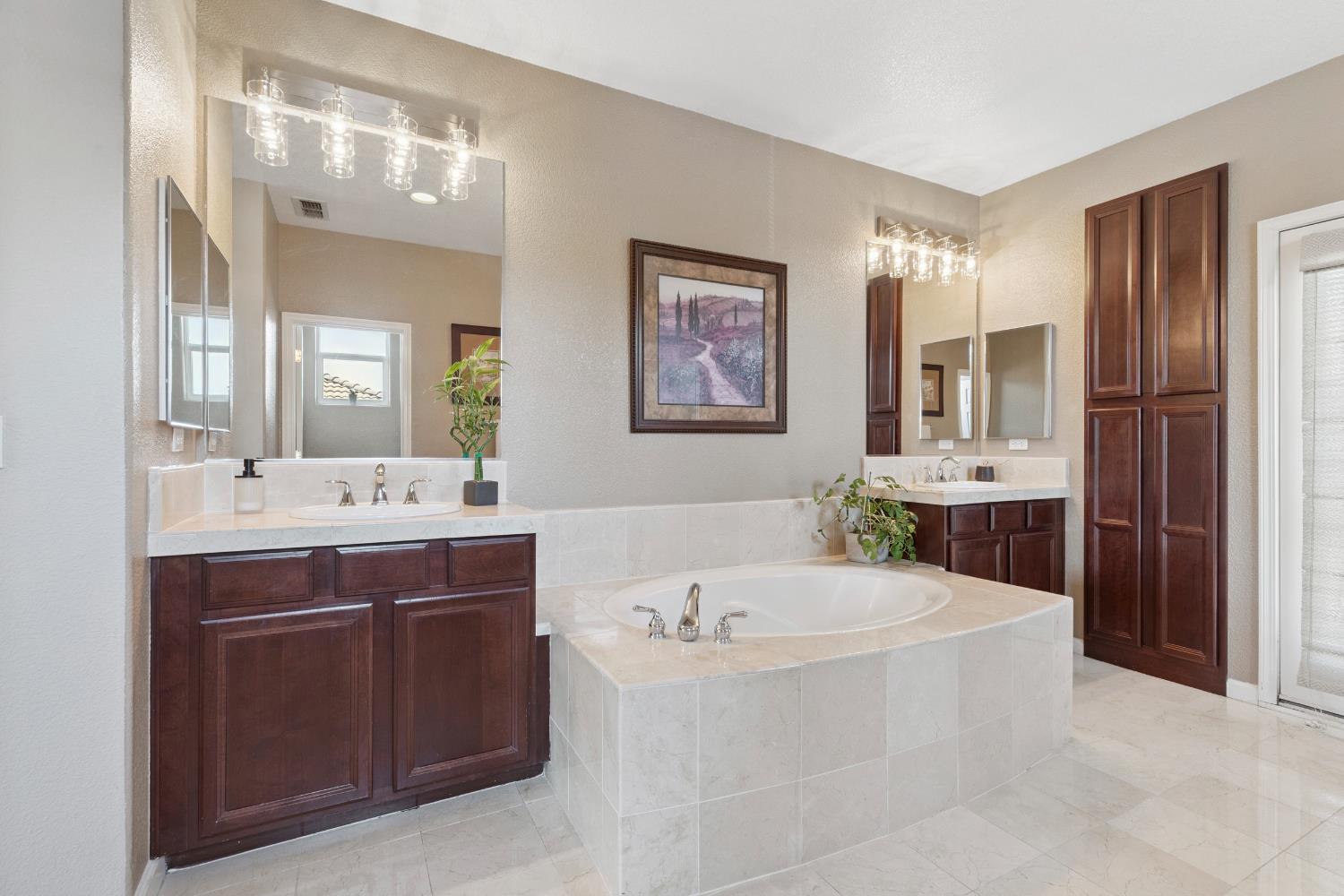 Detail Gallery Image 40 of 67 For 3021 Edgeview Dr, Modesto,  CA 95355 - 5 Beds | 3/1 Baths