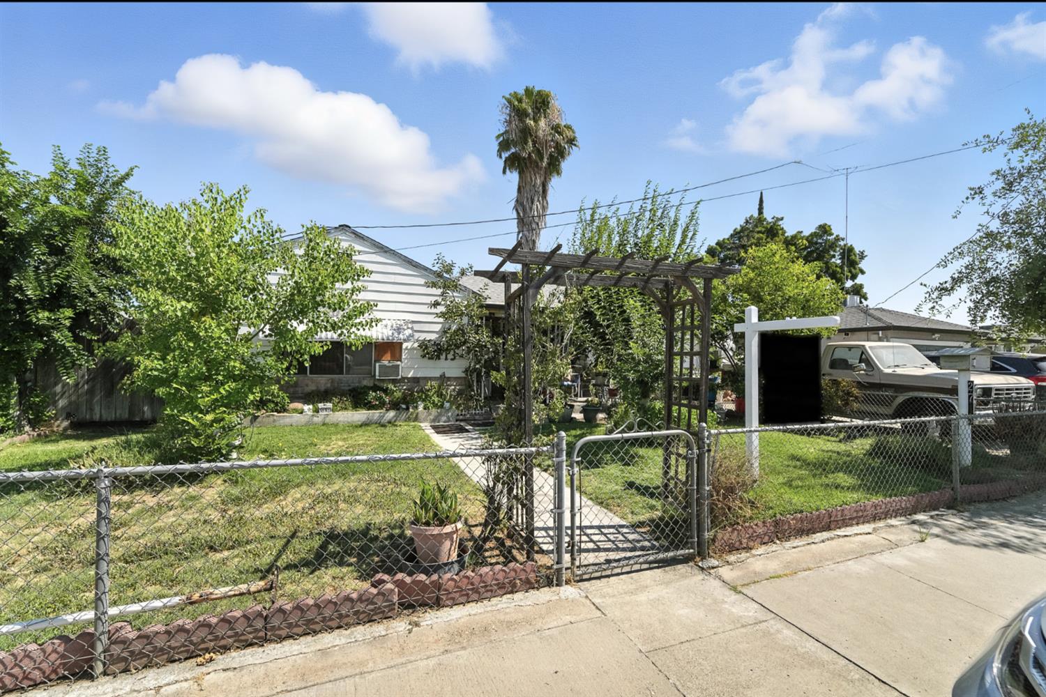 Detail Gallery Image 4 of 36 For 2713 Dale Ave, Ceres,  CA 95307 - 3 Beds | 2 Baths