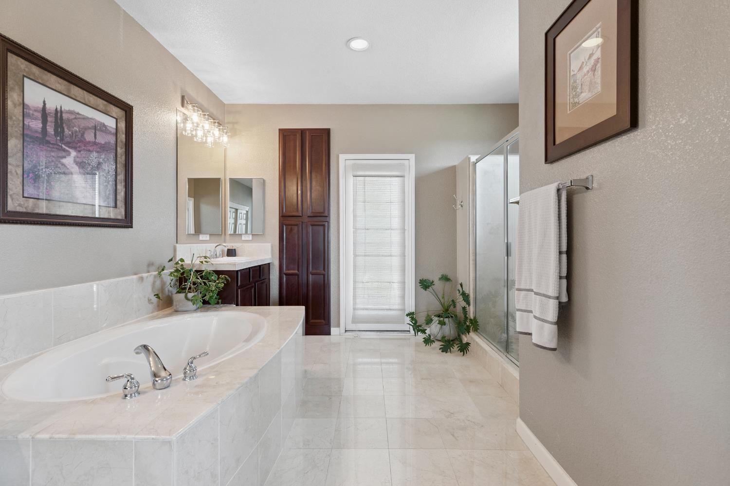 Detail Gallery Image 43 of 67 For 3021 Edgeview Dr, Modesto,  CA 95355 - 5 Beds | 3/1 Baths