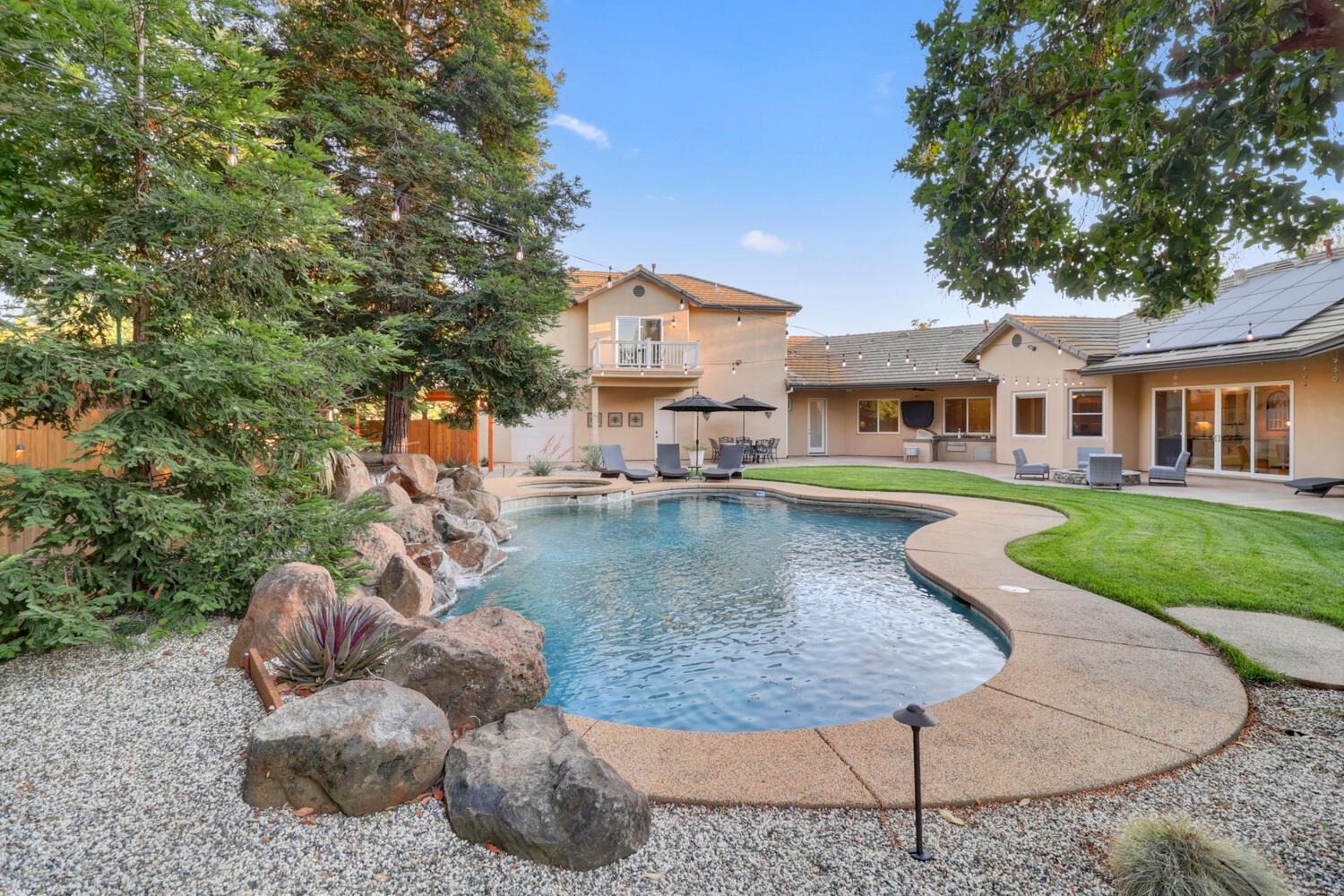 Detail Gallery Image 52 of 72 For 4900 Saint Augustine Dr, Elk Grove,  CA 95758 - 4 Beds | 4 Baths