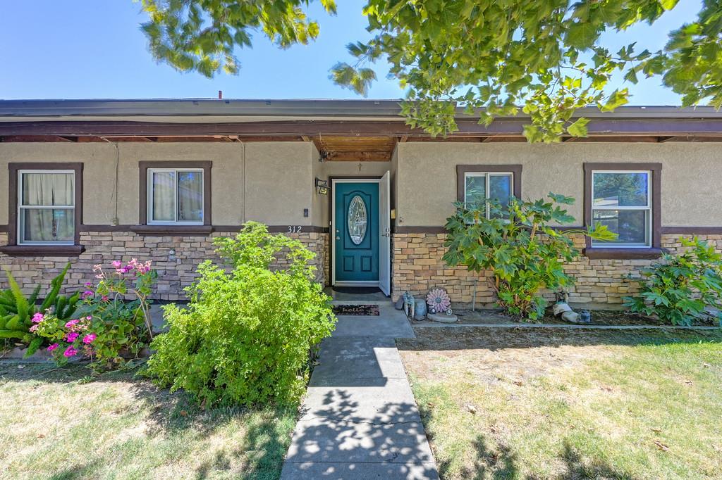 Detail Gallery Image 2 of 75 For 312 Beamer St, Woodland,  CA 95695 - 4 Beds | 2 Baths