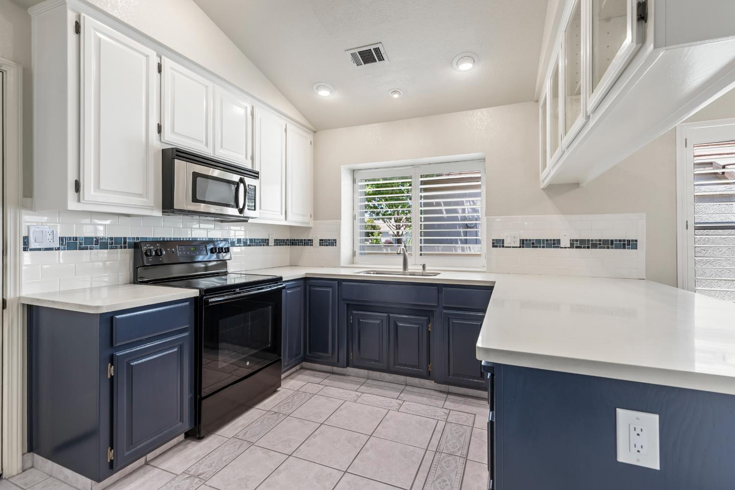 Detail Gallery Image 12 of 41 For 1173 Copper Verde Ln, Modesto,  CA 95355 - 3 Beds | 2 Baths