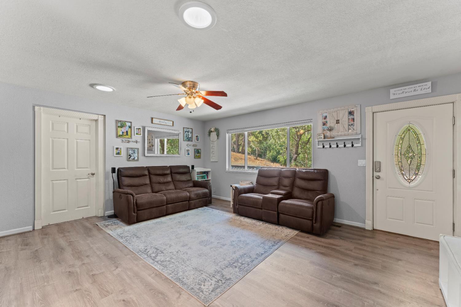 Detail Gallery Image 9 of 68 For 3980 Donner Trl, Placerville,  CA 95667 - 3 Beds | 2 Baths