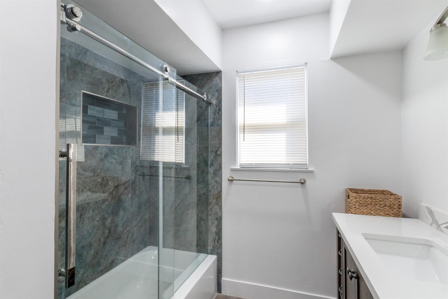 Detail Gallery Image 15 of 29 For 1017 Kings Avenue, Chowchilla,  CA 93610 - 3 Beds | 2 Baths
