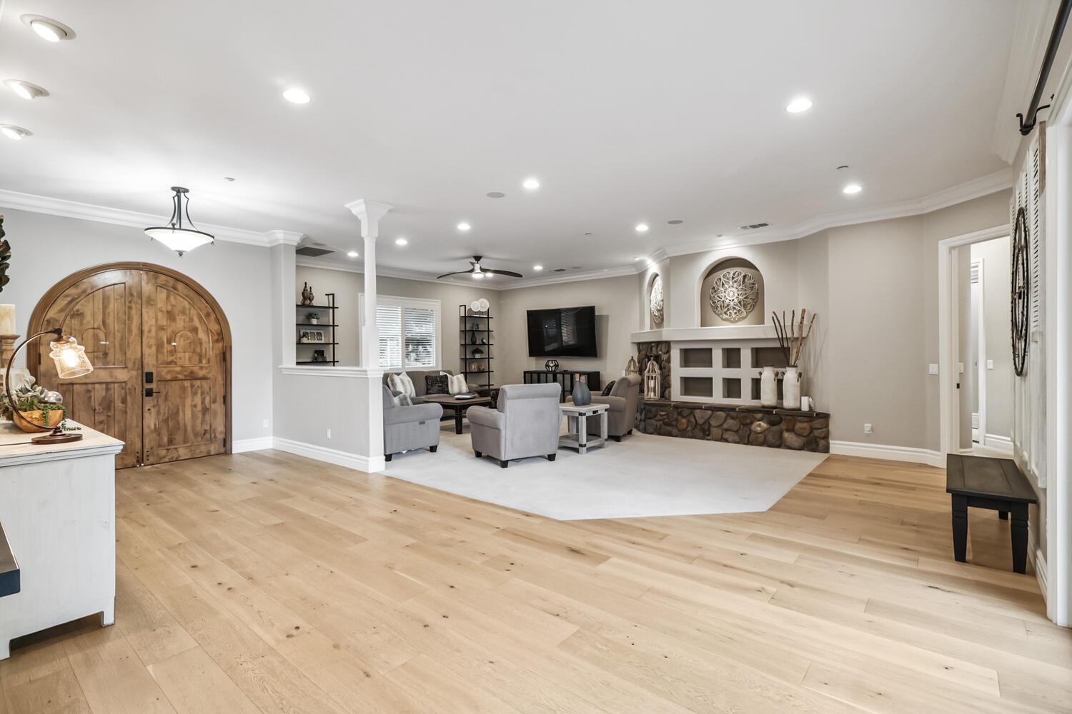 Detail Gallery Image 12 of 72 For 4900 Saint Augustine Dr, Elk Grove,  CA 95758 - 4 Beds | 4 Baths