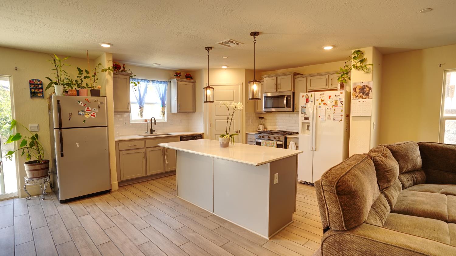 Detail Gallery Image 6 of 14 For 639 Sansoni Ct, Los Banos,  CA 93635 - 4 Beds | 3 Baths