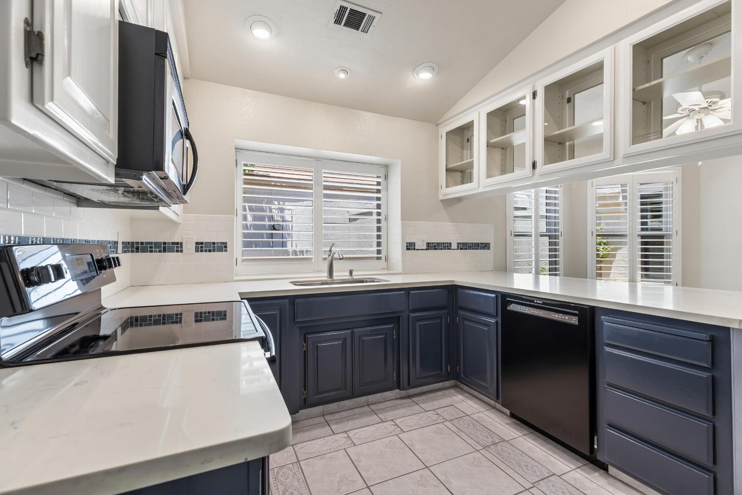 Detail Gallery Image 13 of 41 For 1173 Copper Verde Ln, Modesto,  CA 95355 - 3 Beds | 2 Baths