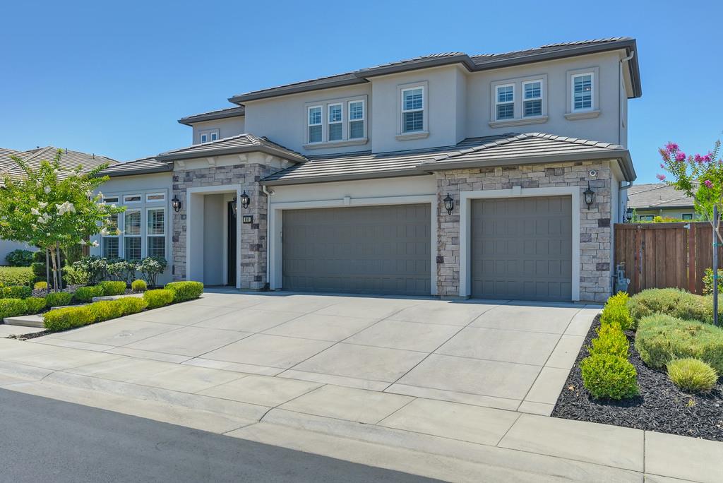 Detail Gallery Image 4 of 94 For 689 Oreno Cir, Folsom,  CA 95630 - 5 Beds | 4/1 Baths
