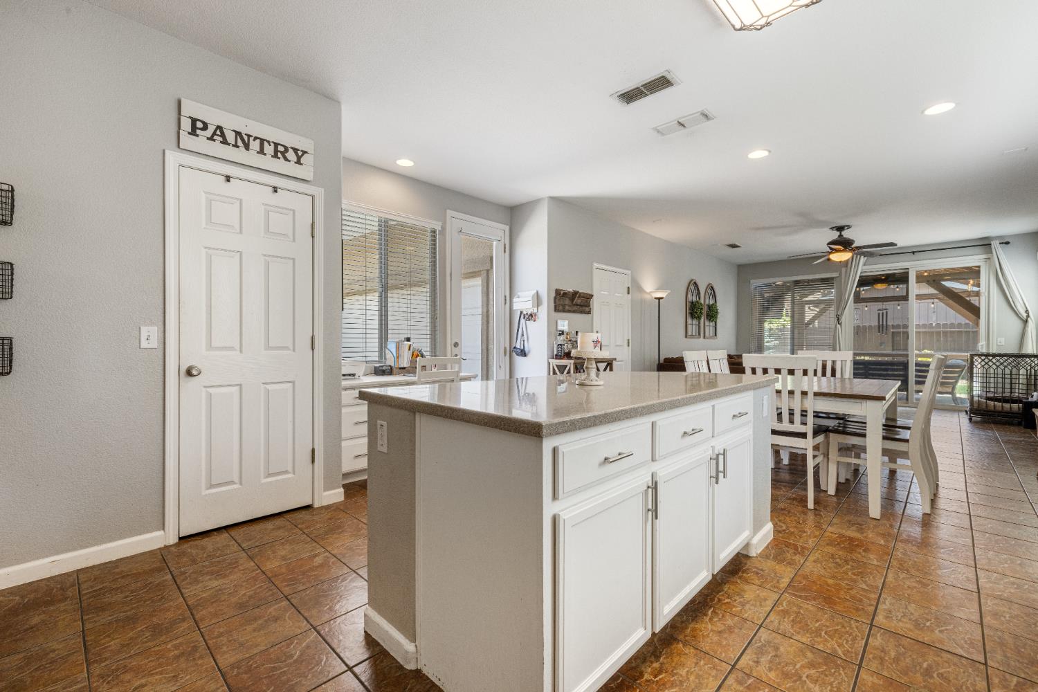 Detail Gallery Image 30 of 62 For 5422 Antique Rose Way, Riverbank,  CA 95367 - 3 Beds | 2/1 Baths