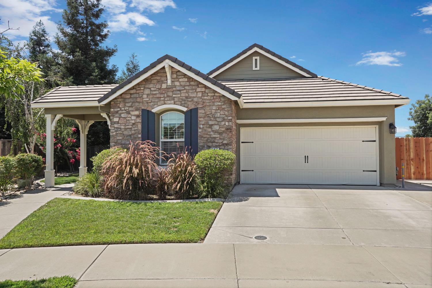 Detail Gallery Image 2 of 43 For 312 Rivergate Dr, Oakdale,  CA 95361 - 3 Beds | 2 Baths