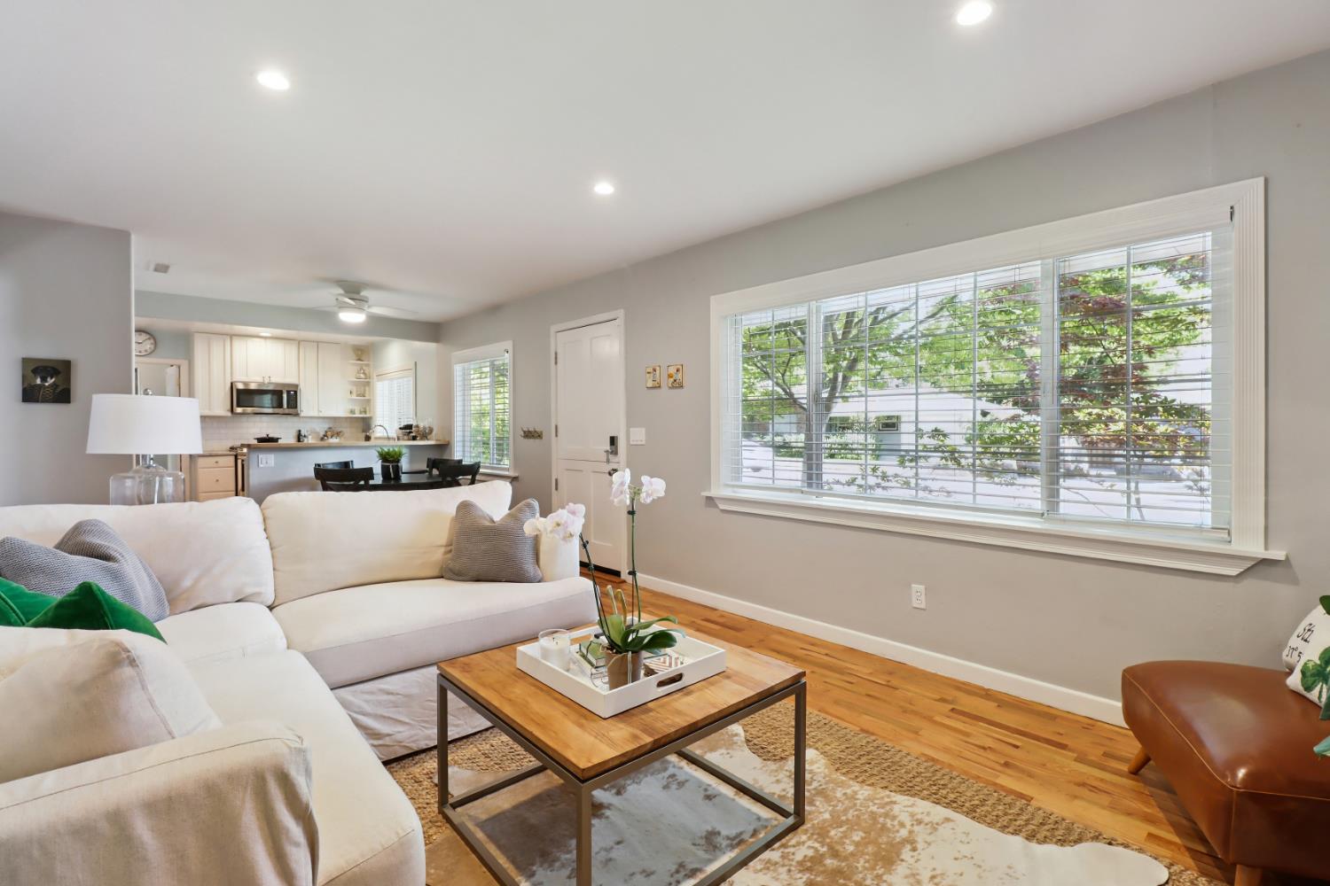 Detail Gallery Image 10 of 45 For 1452 Oregon Dr, Sacramento,  CA 95822 - 3 Beds | 2 Baths