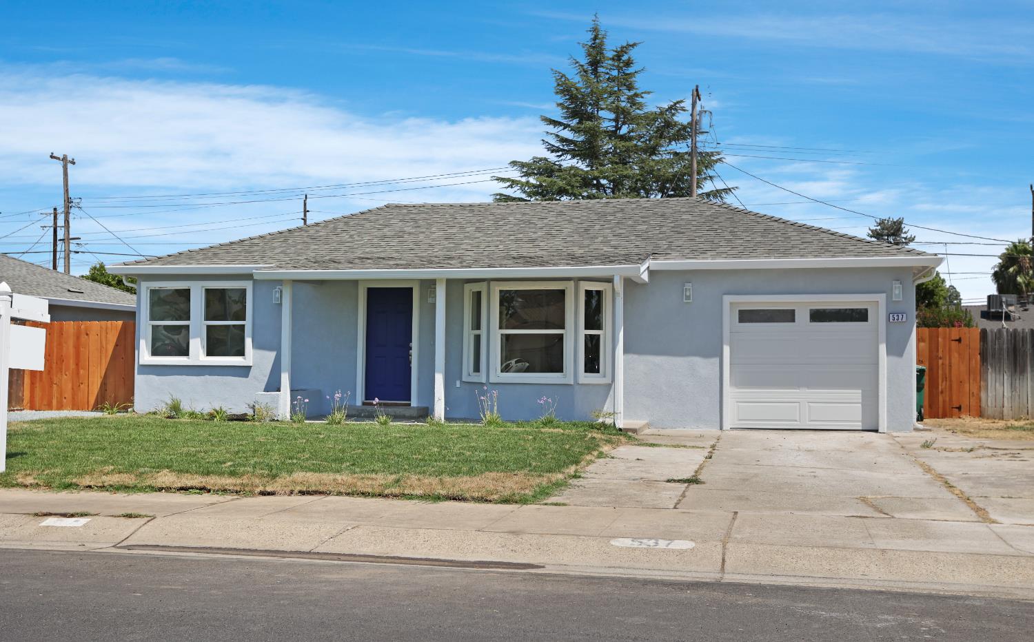 Detail Gallery Image 4 of 27 For 537 Palm Ave, Lodi,  CA 95240 - 4 Beds | 2 Baths