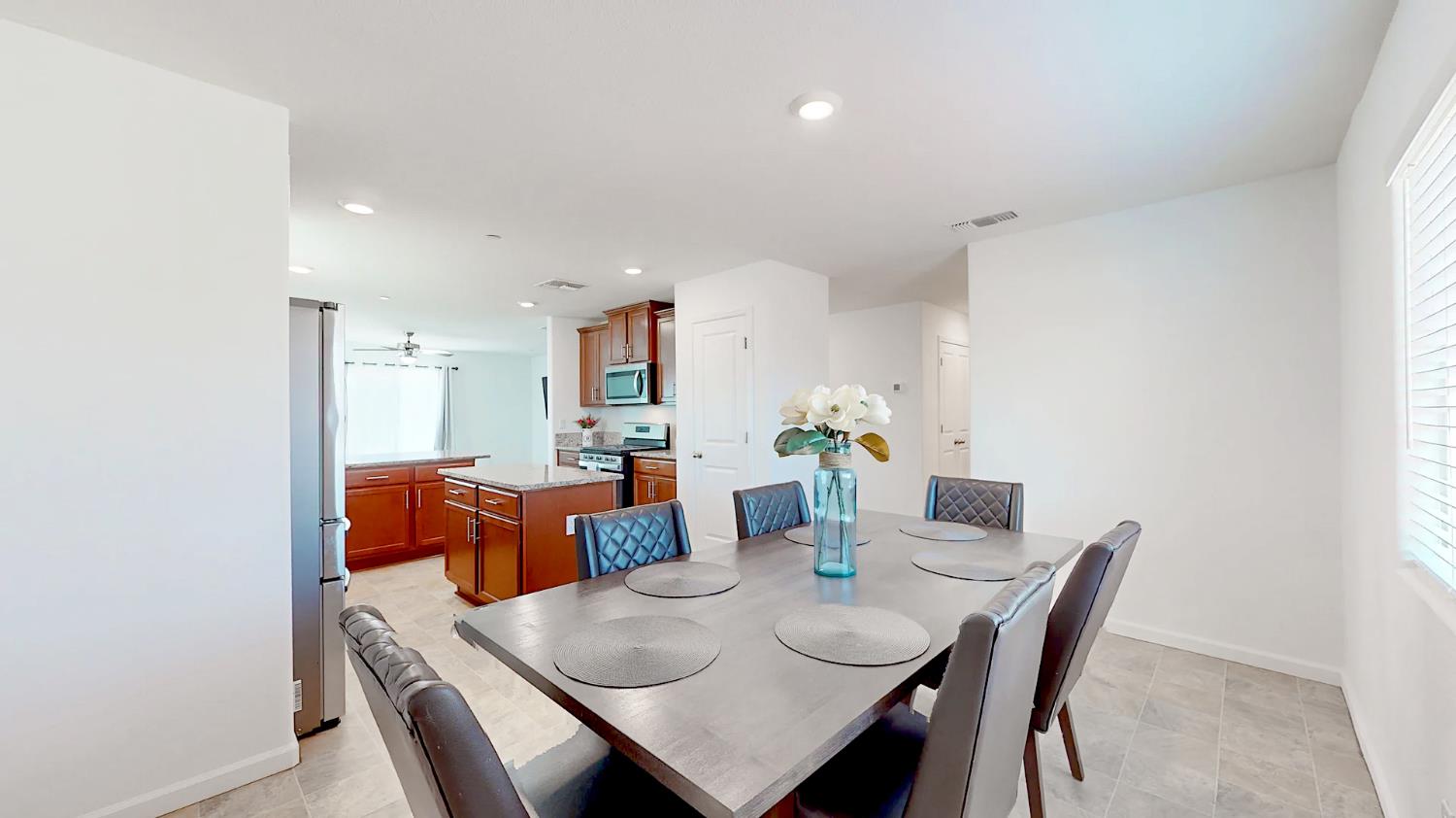 Detail Gallery Image 9 of 44 For 131 Sterling St, Los Banos,  CA 93635 - 3 Beds | 2 Baths