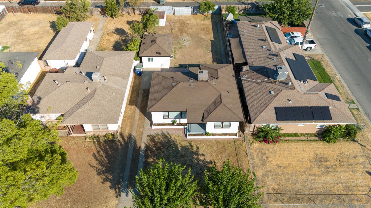 Detail Gallery Image 3 of 29 For 1017 Kings Avenue, Chowchilla,  CA 93610 - 3 Beds | 2 Baths