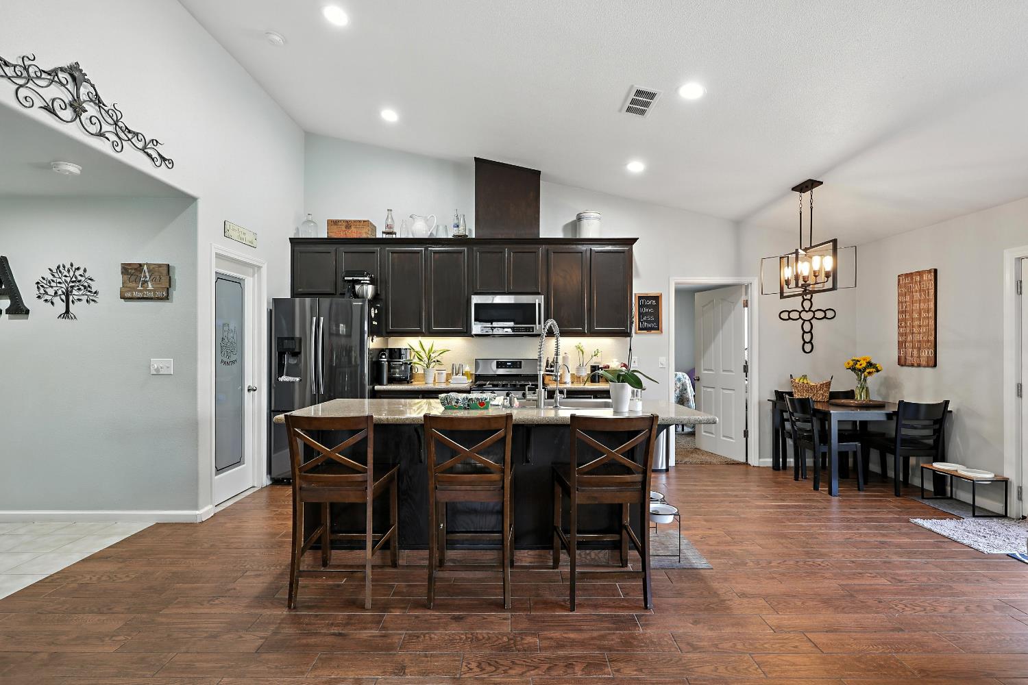 Detail Gallery Image 3 of 34 For 6045 Lea Ct, Winton,  CA 95388 - 4 Beds | 2 Baths
