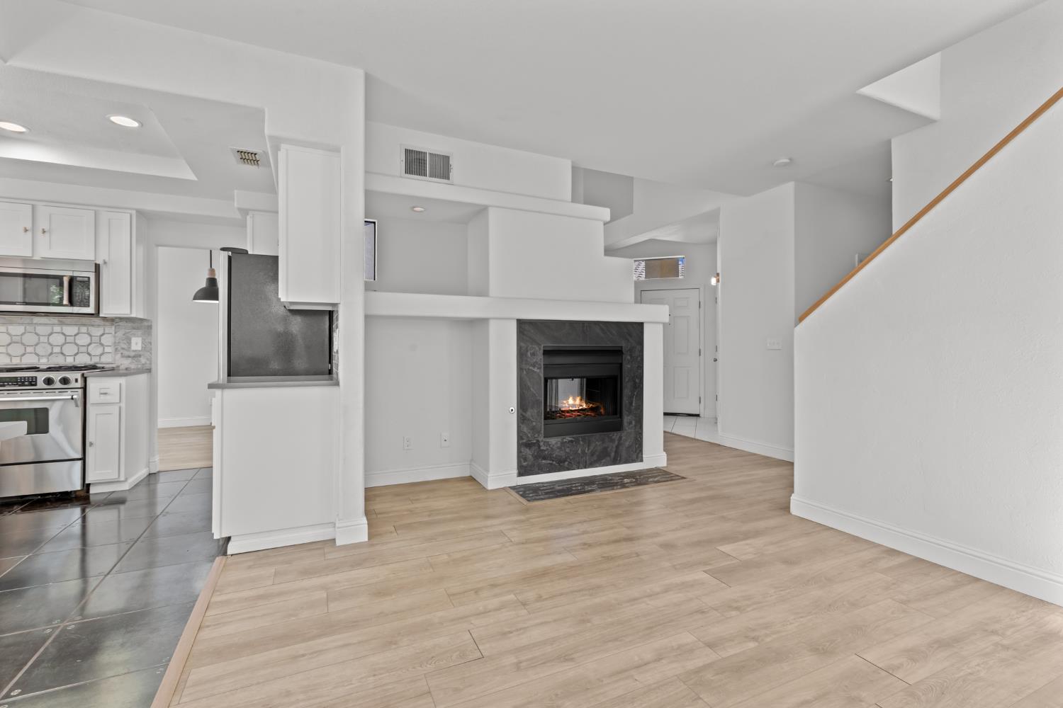 Detail Gallery Image 11 of 44 For 5038 Felicia Way, Elk Grove,  CA 95758 - 3 Beds | 2/1 Baths