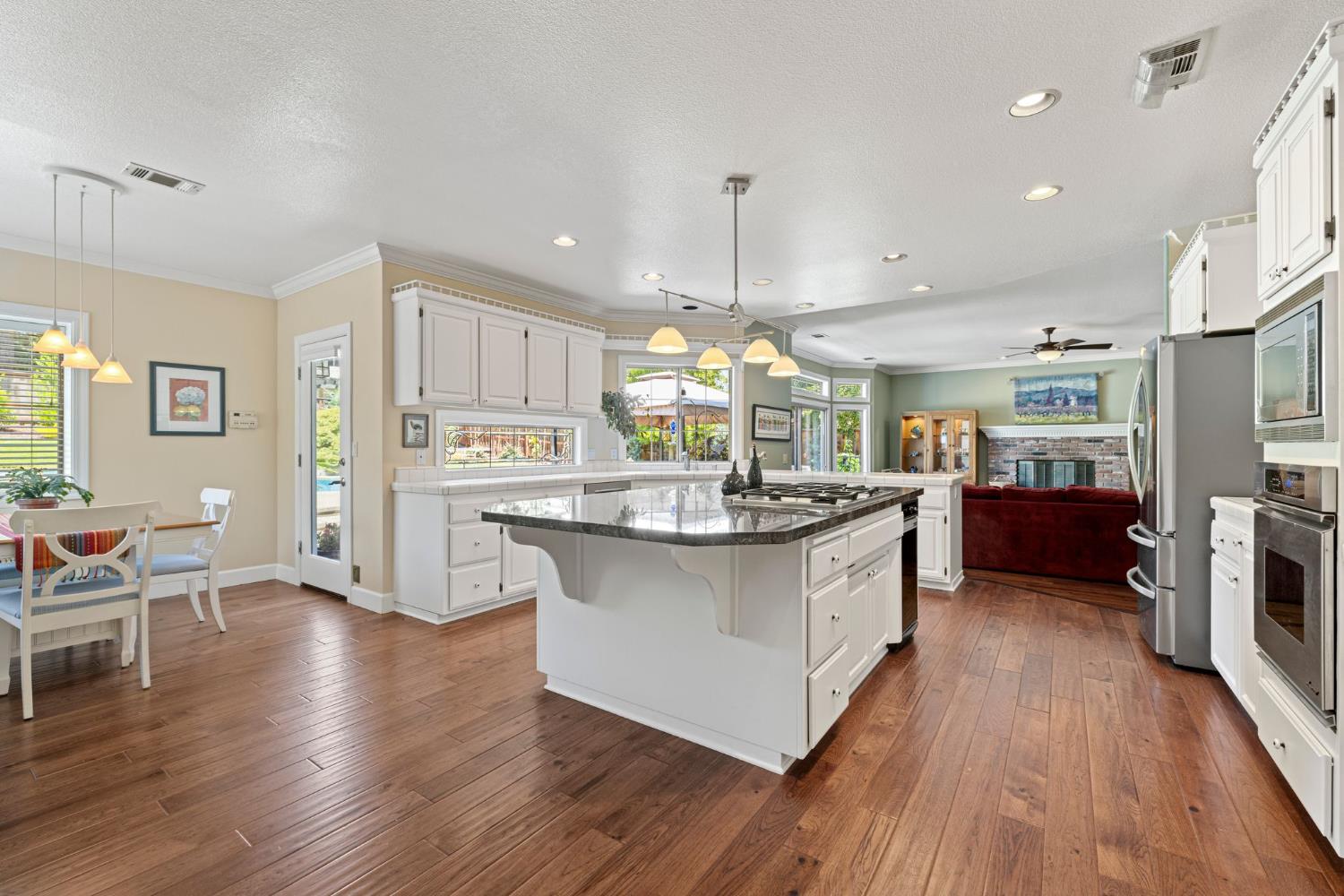 Detail Gallery Image 11 of 58 For 4330 Hale Ranch Ln, Fair Oaks,  CA 95628 - 4 Beds | 3 Baths