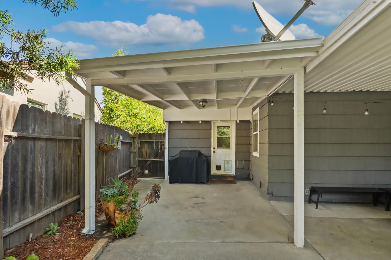 Detail Gallery Image 42 of 45 For 1452 Oregon Dr, Sacramento,  CA 95822 - 3 Beds | 2 Baths
