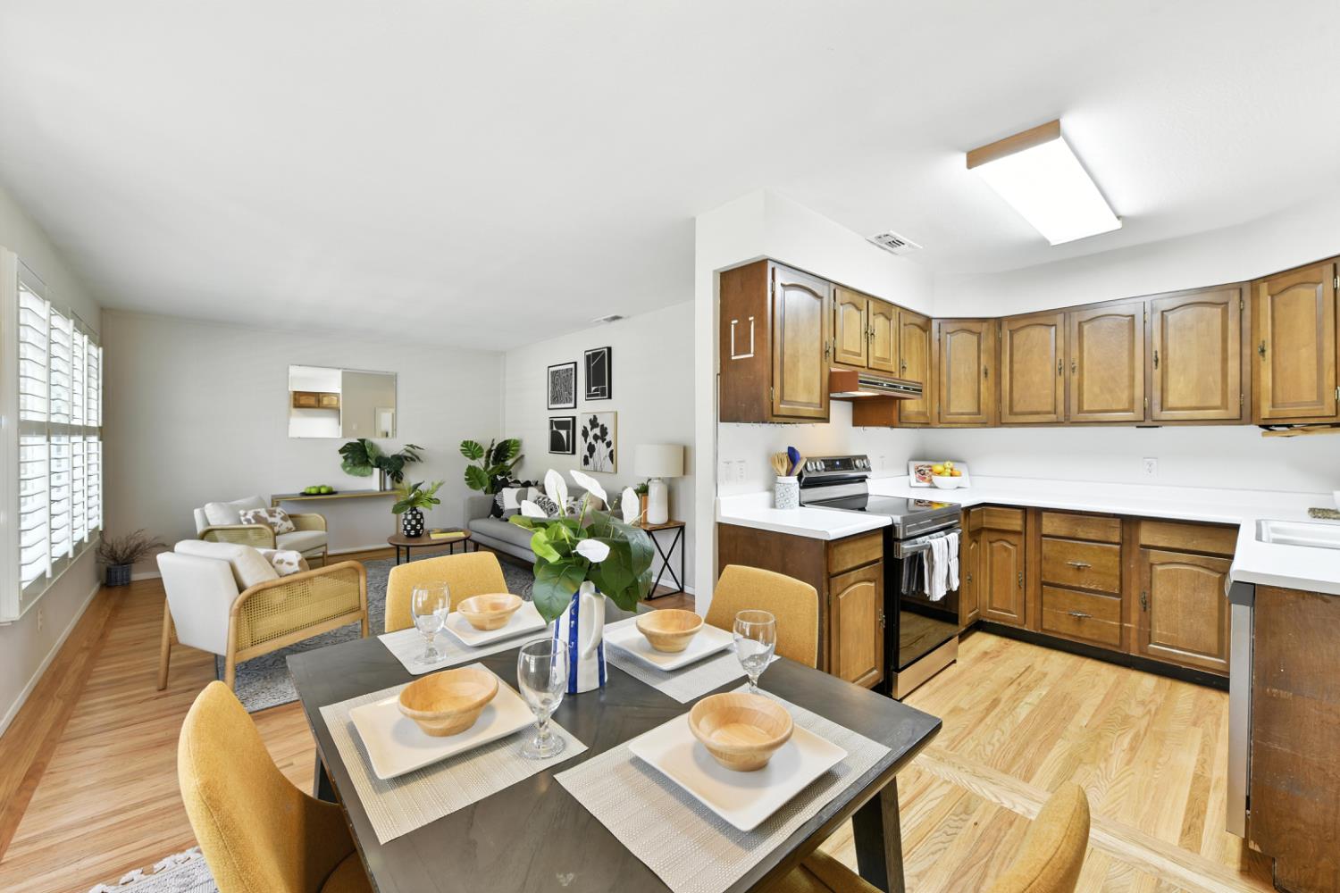 Detail Gallery Image 2 of 37 For 4724 Isabella Ave, Fair Oaks,  CA 95628 - 4 Beds | 2 Baths
