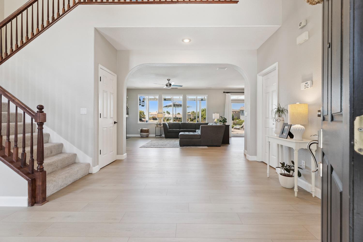 Detail Gallery Image 7 of 67 For 3021 Edgeview Dr, Modesto,  CA 95355 - 5 Beds | 3/1 Baths