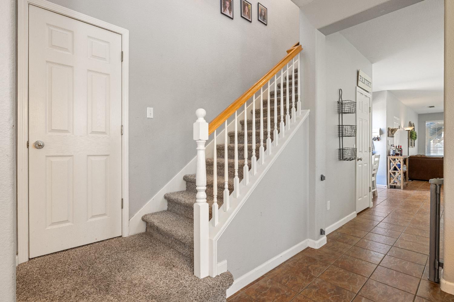 Detail Gallery Image 9 of 62 For 5422 Antique Rose Way, Riverbank,  CA 95367 - 3 Beds | 2/1 Baths