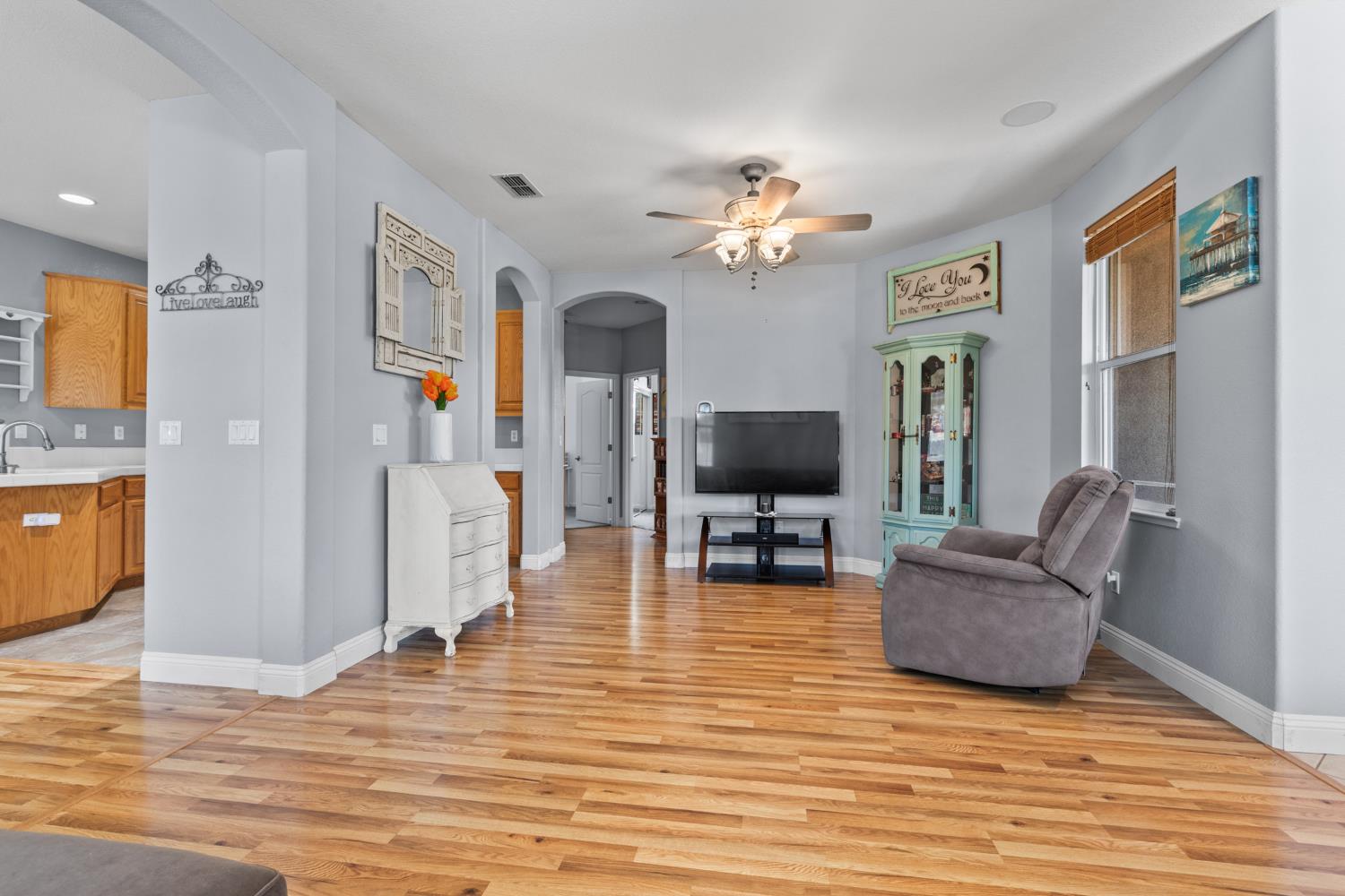 Detail Gallery Image 6 of 40 For 5307 Chatswood Way, Antelope,  CA 95843 - 3 Beds | 2 Baths
