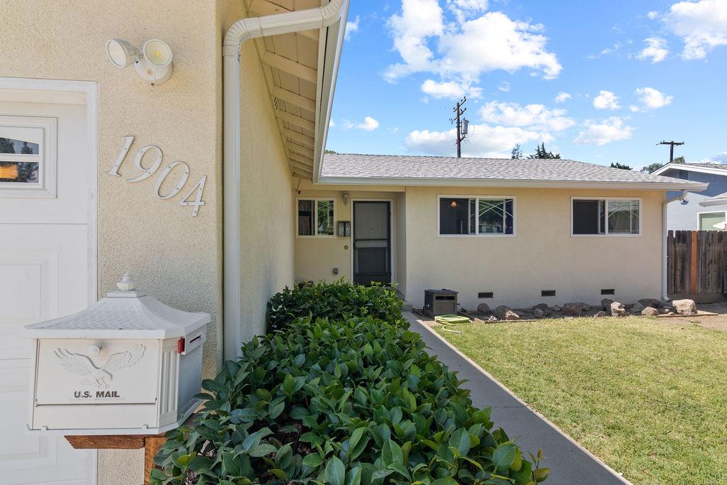 Detail Gallery Image 5 of 30 For 1904 Hunt Ave, Modesto,  CA 95350 - 3 Beds | 2 Baths