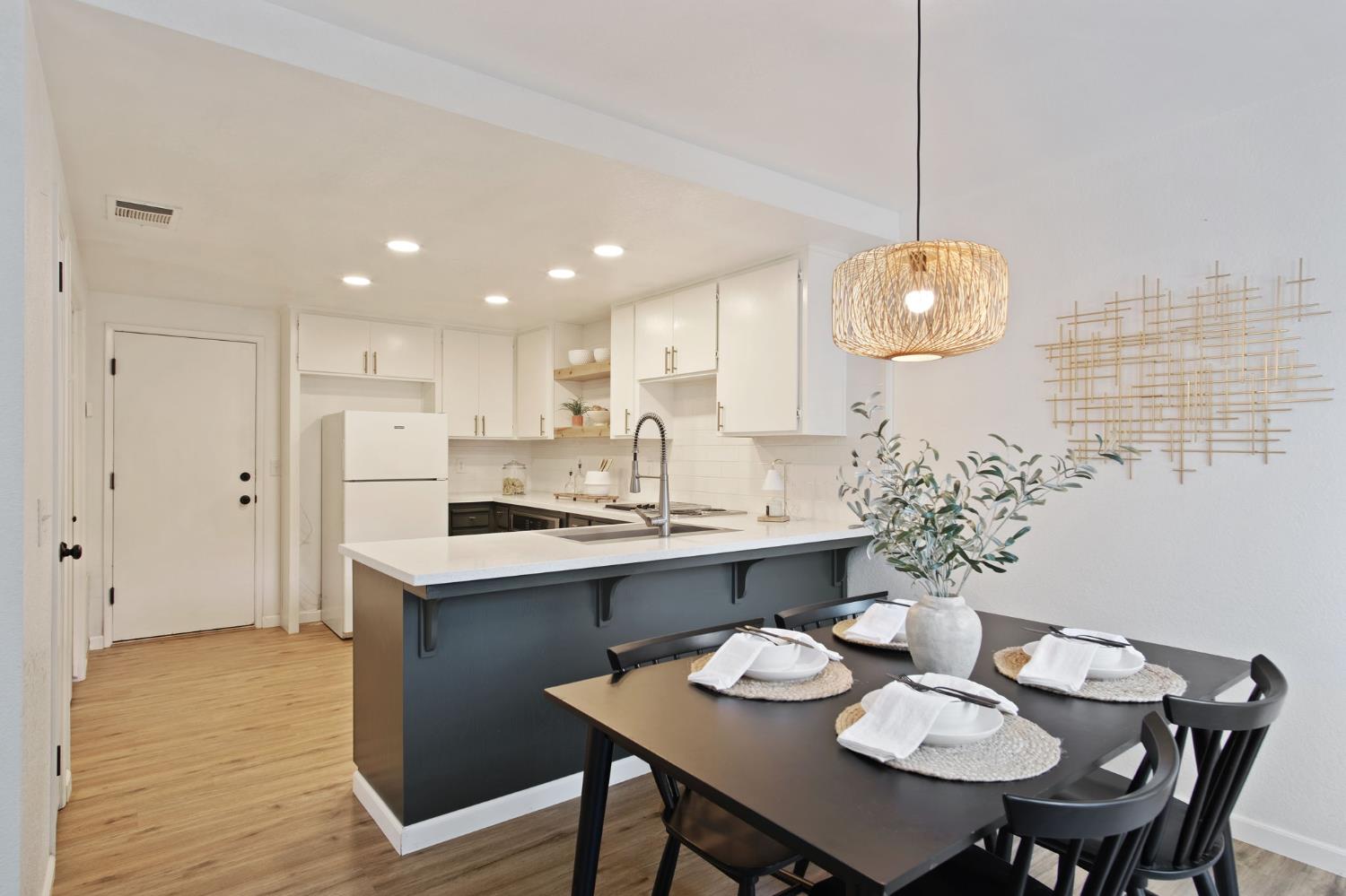 Detail Gallery Image 7 of 47 For 3350 M St #30,  Merced,  CA 95348 - 2 Beds | 1/1 Baths