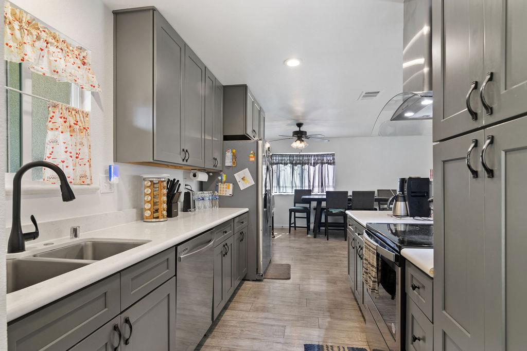 Detail Gallery Image 6 of 30 For 1904 Hunt Ave, Modesto,  CA 95350 - 3 Beds | 2 Baths