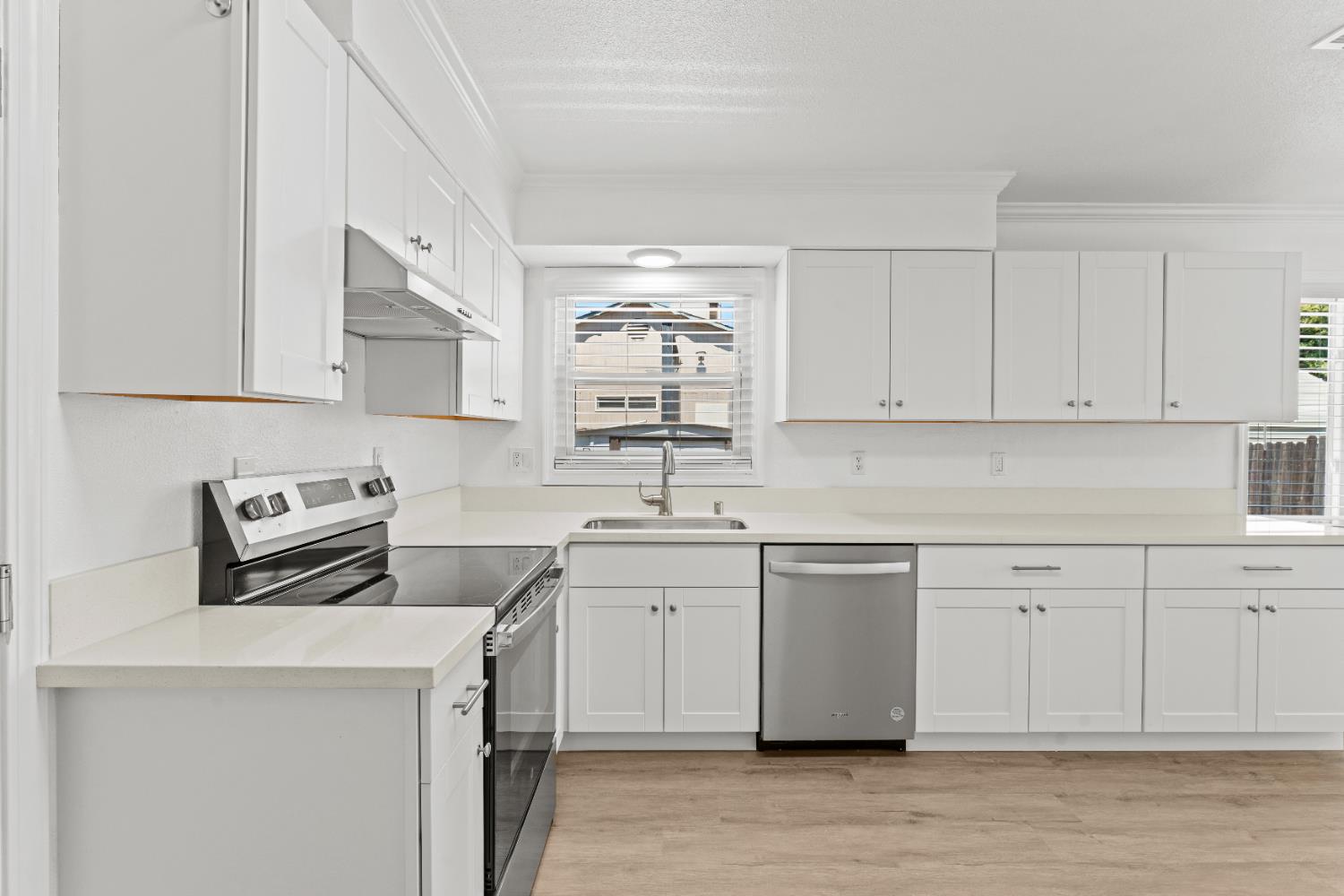Detail Gallery Image 9 of 33 For 6036 Ellerslee Dr, Carmichael,  CA 95608 - 3 Beds | 2 Baths
