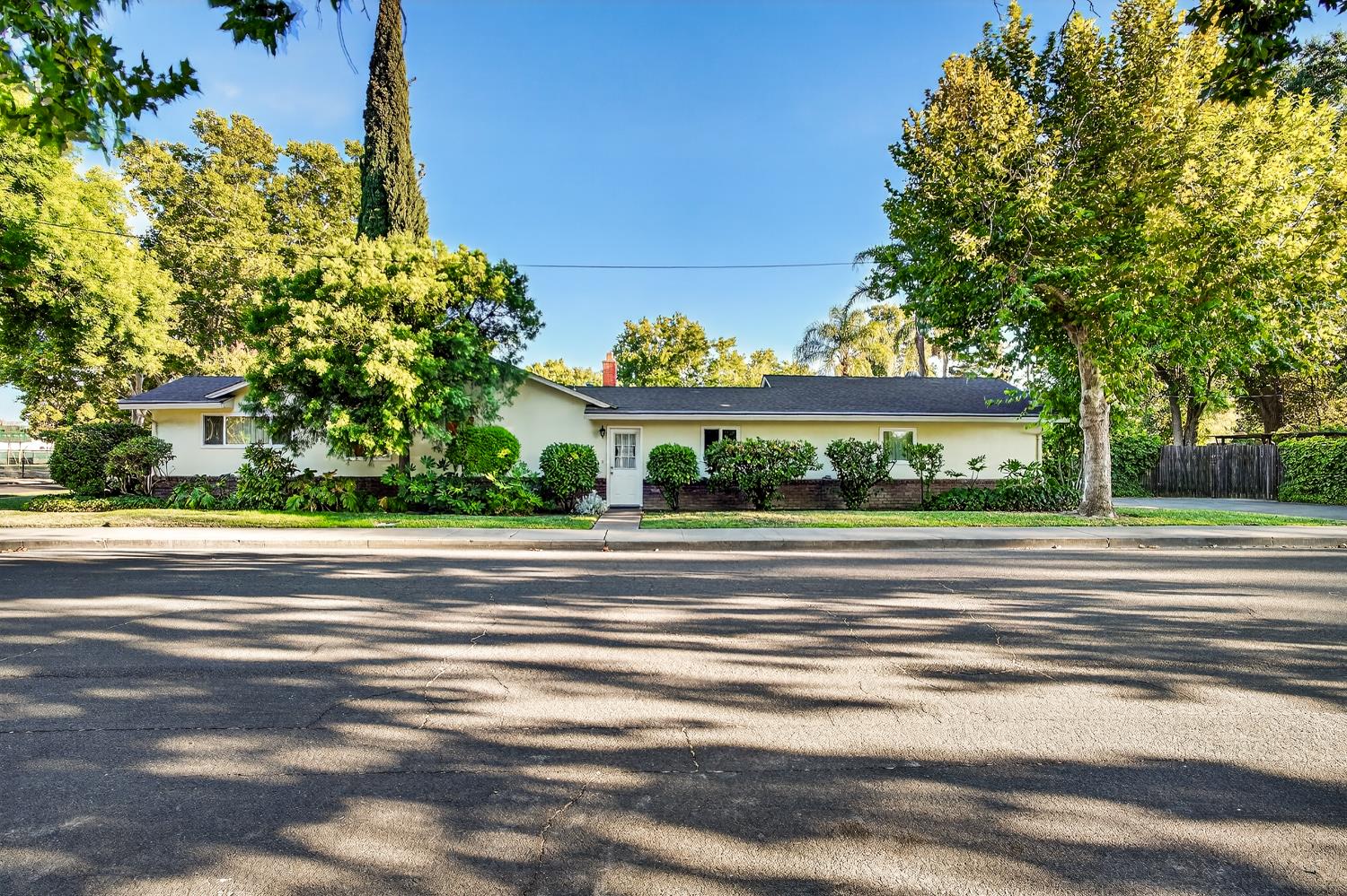 Detail Gallery Image 5 of 22 For 1004 Elm, Woodland,  CA 95695 - 3 Beds | 3 Baths