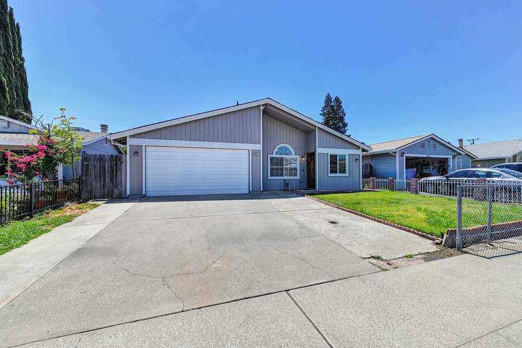 Detail Gallery Image 1 of 43 For 1025 Carrie St, West Sacramento,  CA 95605 - 3 Beds | 2 Baths