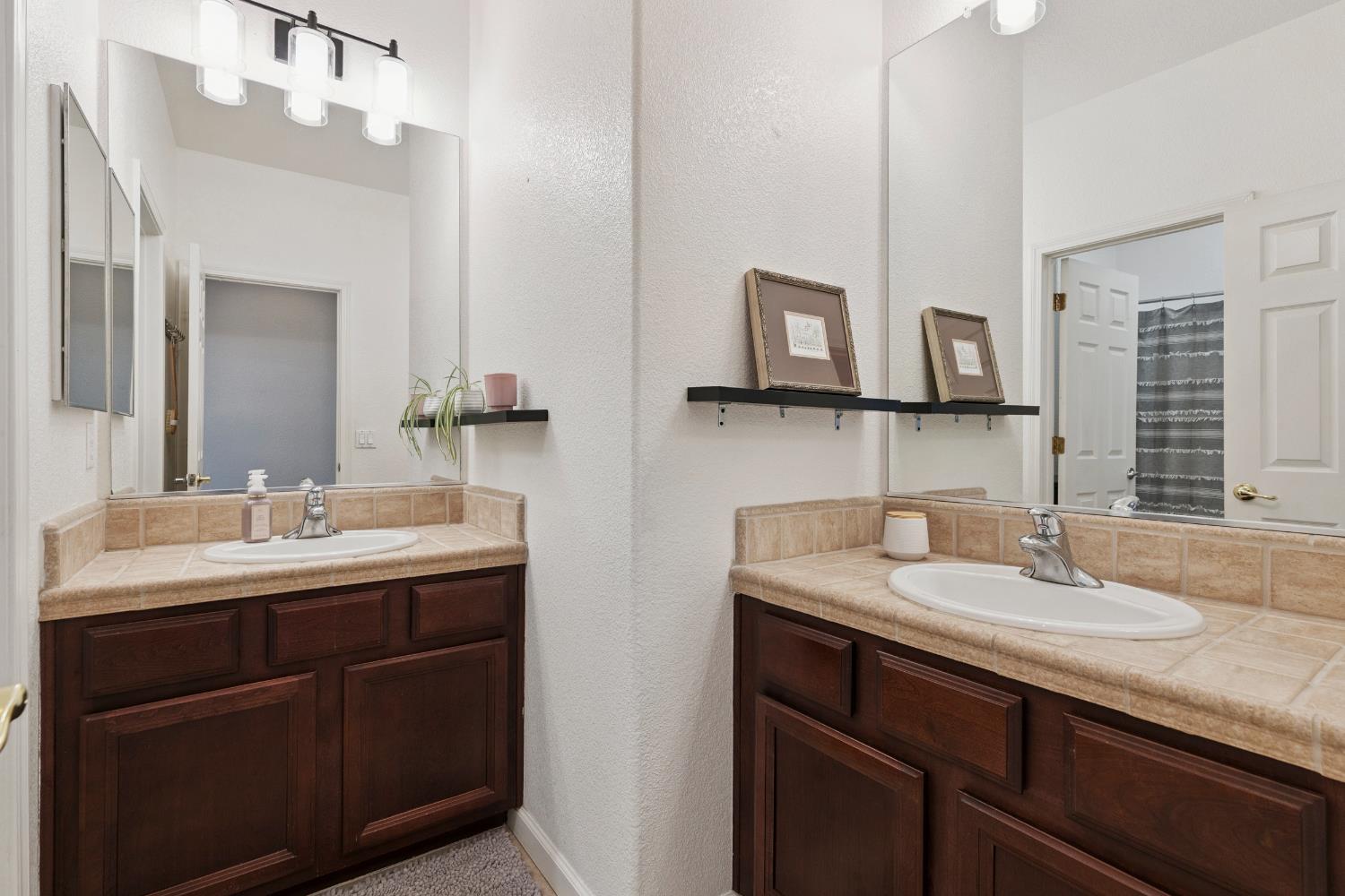 Detail Gallery Image 34 of 67 For 3021 Edgeview Dr, Modesto,  CA 95355 - 5 Beds | 3/1 Baths