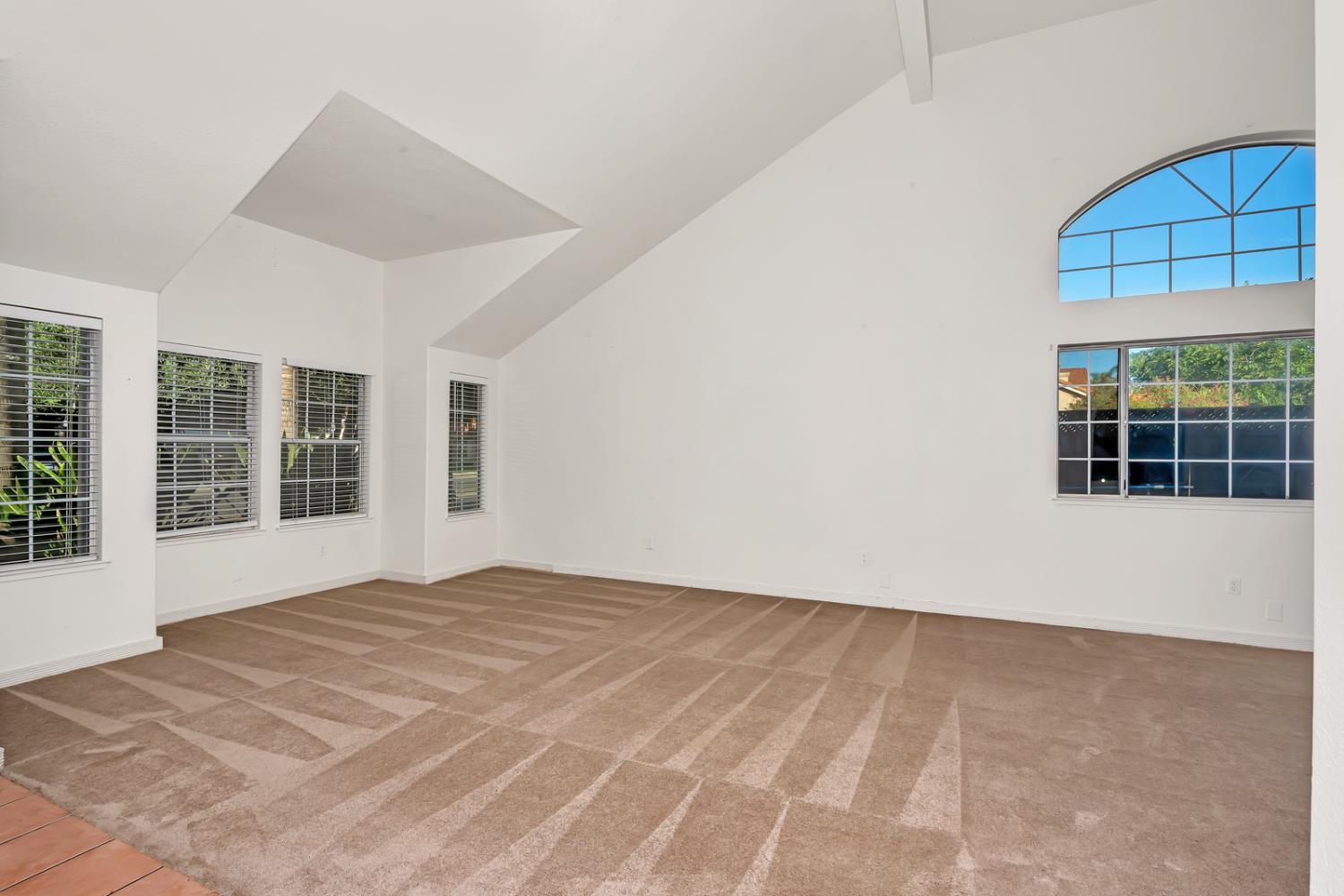 Detail Gallery Image 12 of 71 For 934 Neal St, Los Banos,  CA 93635 - 4 Beds | 2 Baths