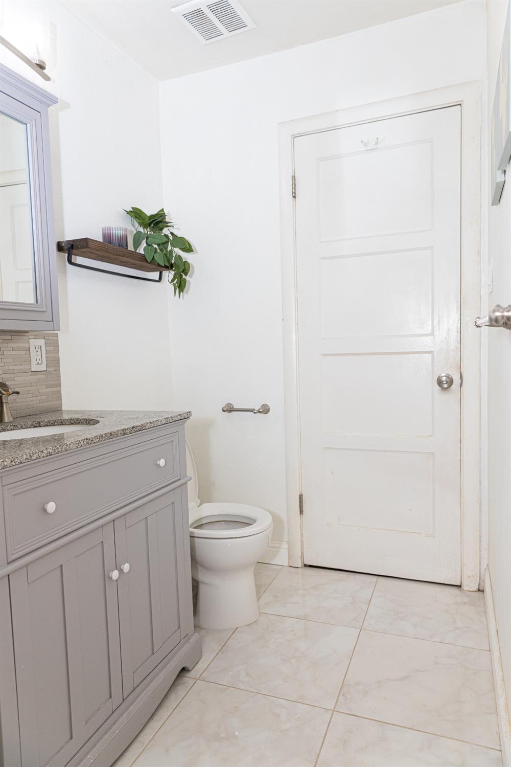 Detail Gallery Image 20 of 32 For 2717 17th Ave, Sacramento,  CA 95820 - 3 Beds | 2/1 Baths