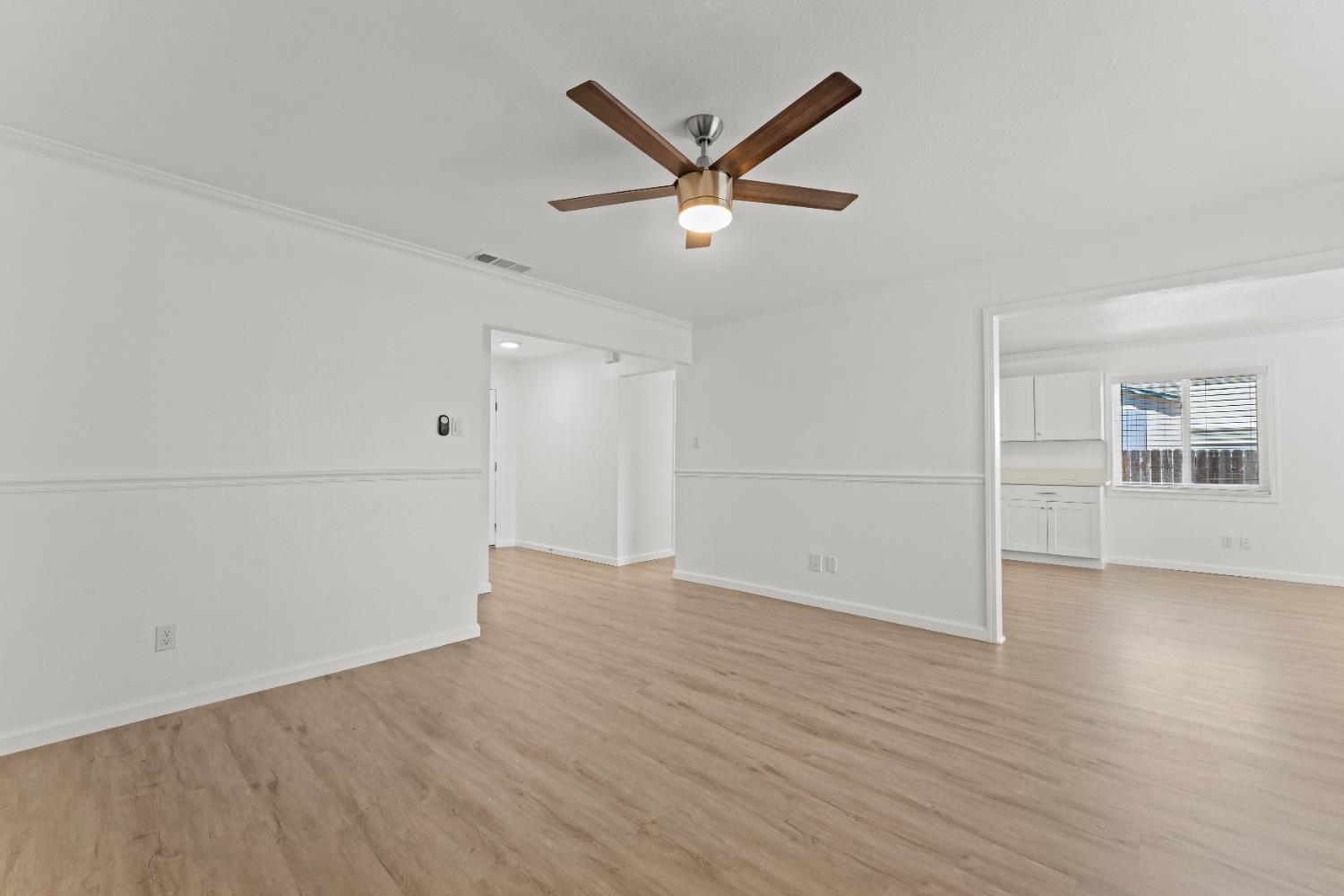 Detail Gallery Image 3 of 33 For 6036 Ellerslee Dr, Carmichael,  CA 95608 - 3 Beds | 2 Baths