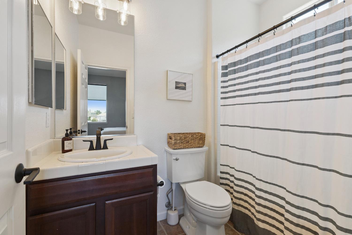 Detail Gallery Image 28 of 67 For 3021 Edgeview Dr, Modesto,  CA 95355 - 5 Beds | 3/1 Baths