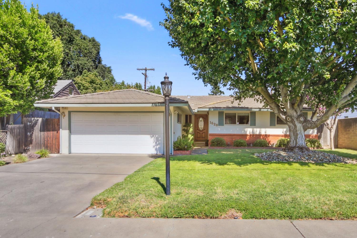 Detail Gallery Image 2 of 42 For 1620 Park Blvd, West Sacramento,  CA 95691 - 3 Beds | 2 Baths