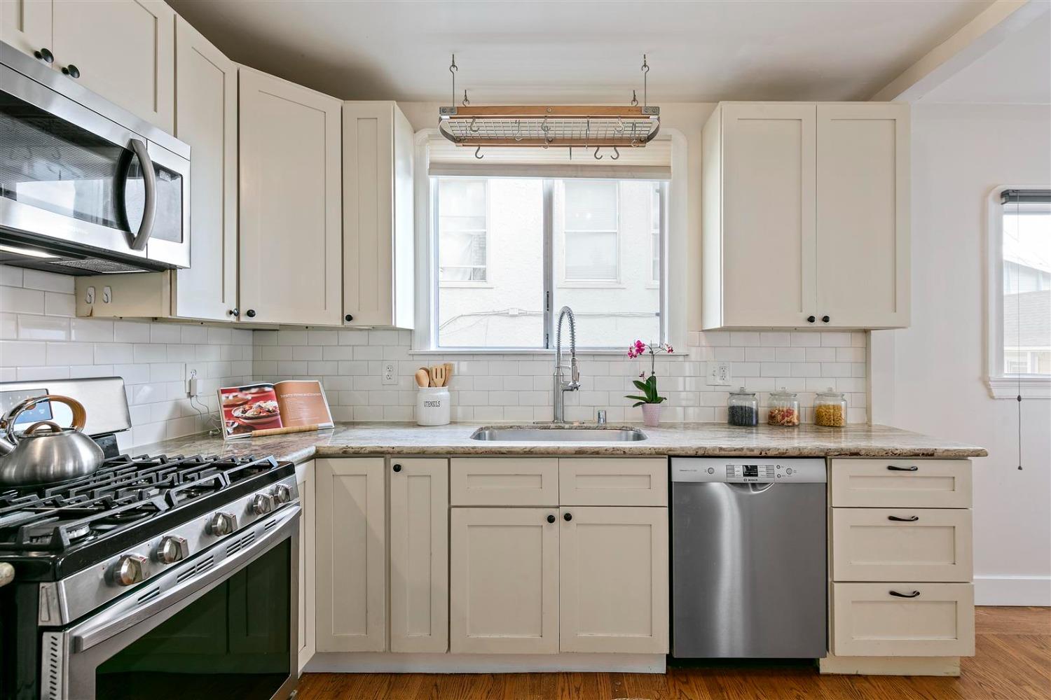 Detail Gallery Image 16 of 39 For 3459 Paxton, Oakland,  CA 94601 - 3 Beds | 2 Baths