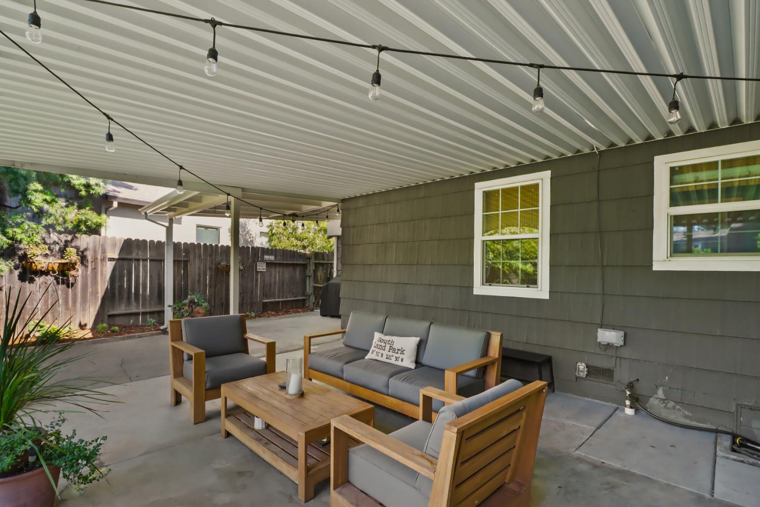 Detail Gallery Image 40 of 45 For 1452 Oregon Dr, Sacramento,  CA 95822 - 3 Beds | 2 Baths