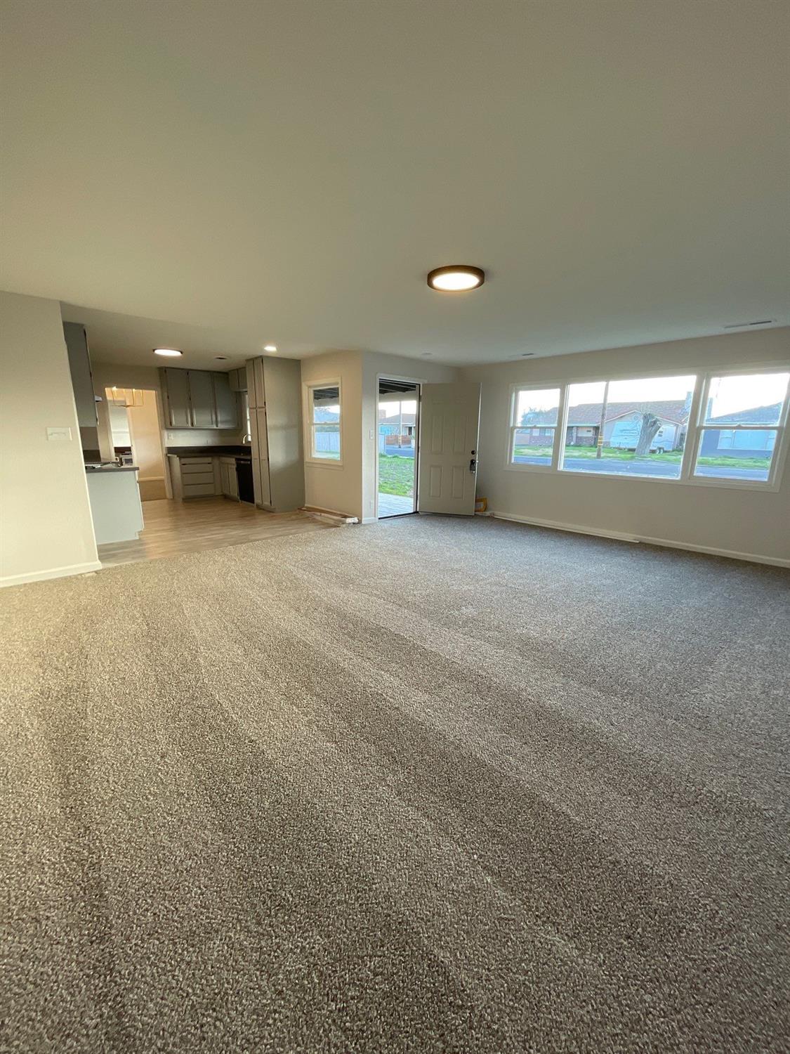Detail Gallery Image 5 of 28 For 917 9th St, Turlock,  CA 95380 - 5 Beds | 3 Baths